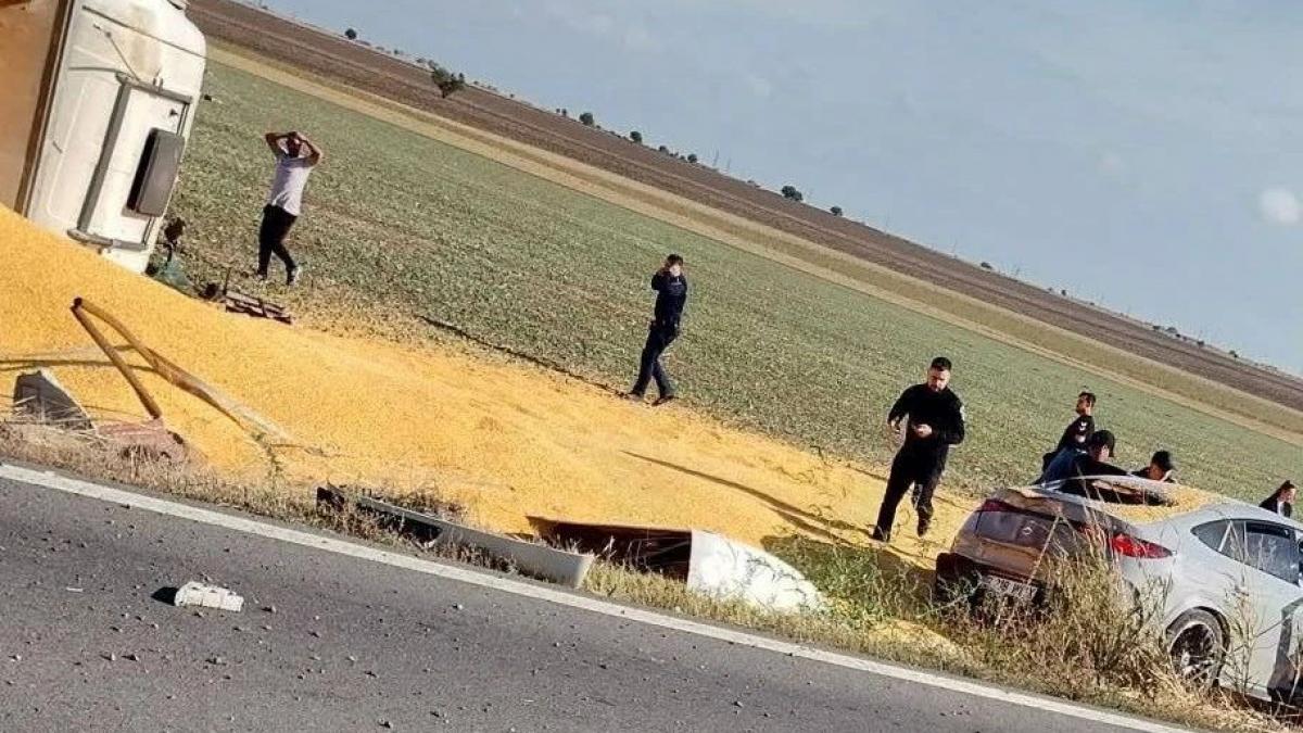 Accident violent pe DN 38 în Constanța: un mort și doi răniți după ce un autotren s-a răsturnat