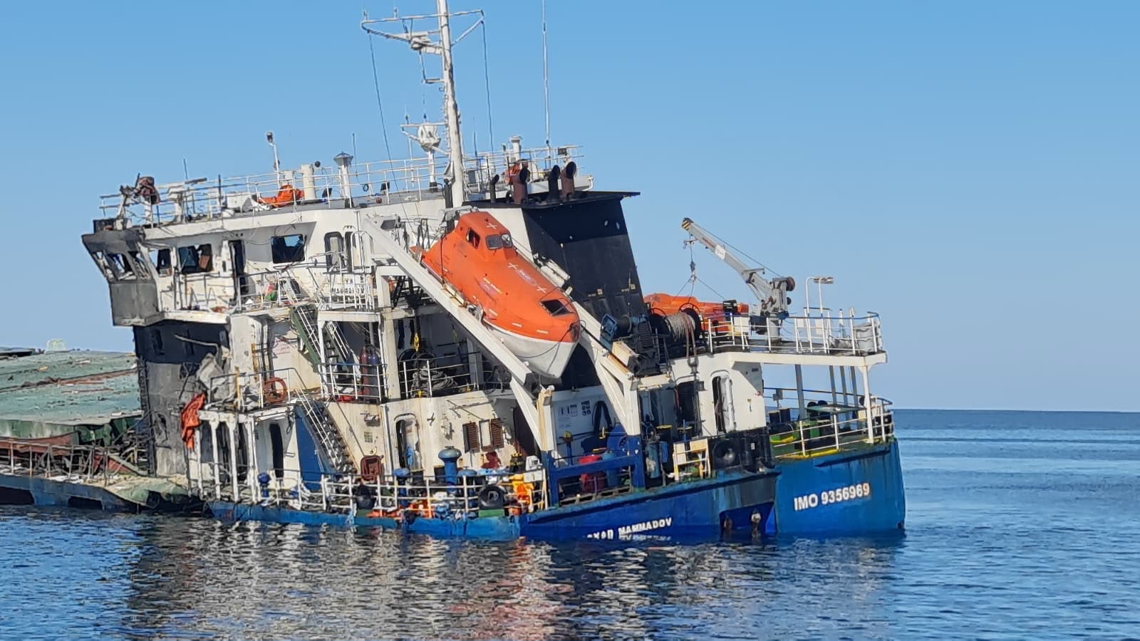 Zece marinari sunt dați dispăruți după atacul cu drone asupra navelor în Marea Neagră