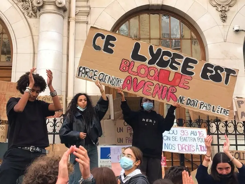 Proteste masive în Franța: Liceenii blochează școlile pentru a cere schimbări în sistemul de educație