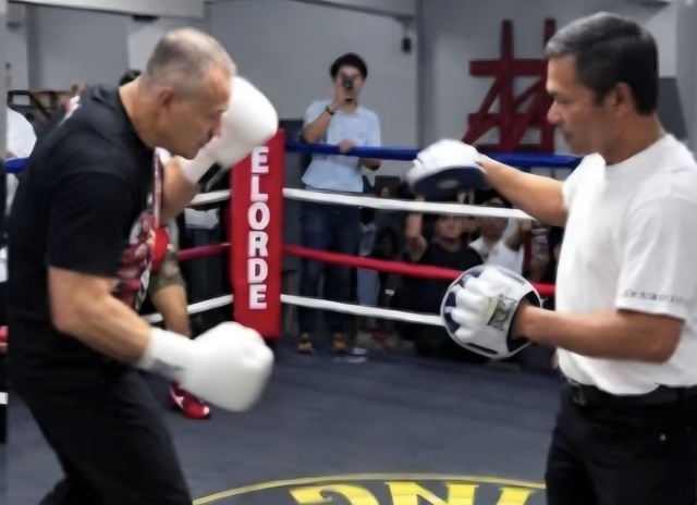 Președintele Poloniei, Karol Nawrocki, s-a antrenat în ring cu legenda boxului Manny Pacquiao