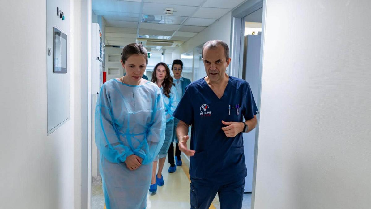 Mirabela Grădinaru a vizitat secțiile de neonatologie din București în cadrul proiectului România în Lumină
