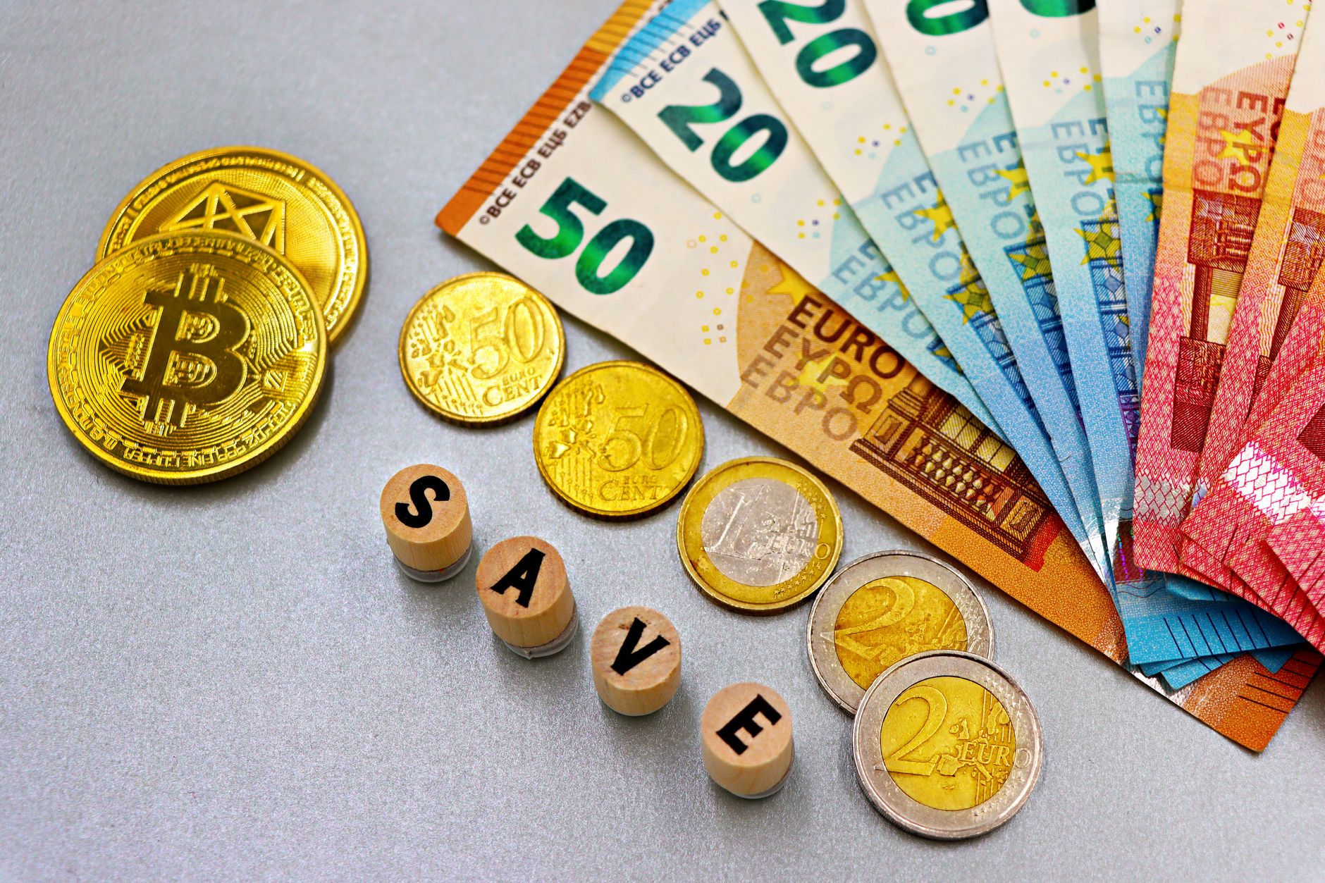 Director de bancă cercetat pentru furtul a peste 500.000 de lei de la un client
