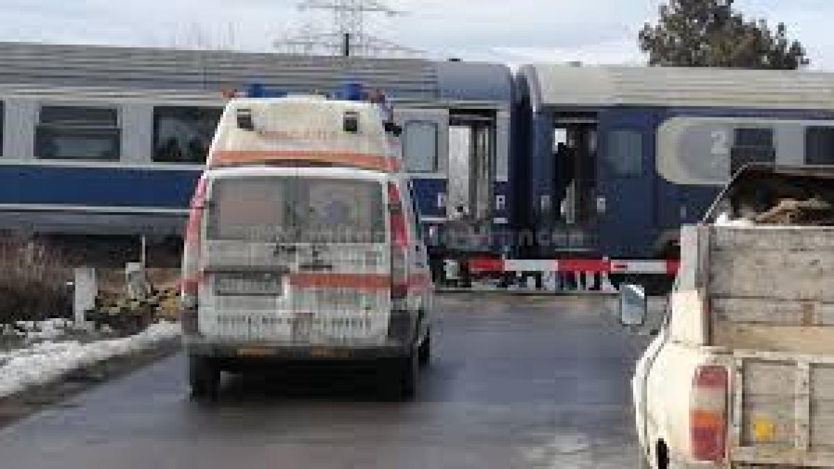 Tragedie în Harghita: Doi adolescenți au murit după ce motocicleta pe care circulau a fost lovită de un tren