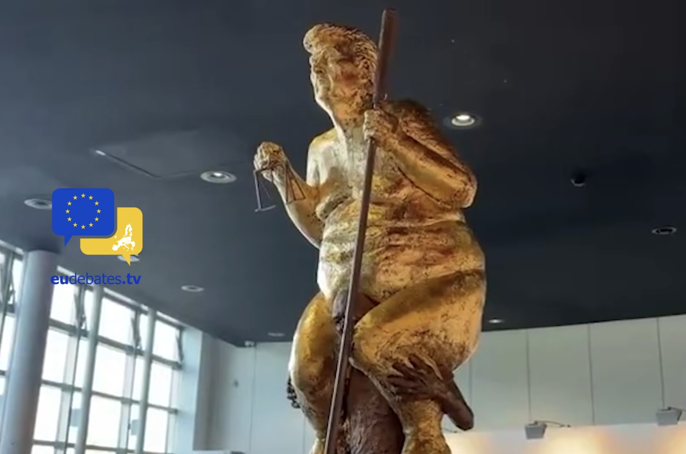 Sculptura nudă care îl satirizează pe Trump a provocat reacții dure din partea premierului slovac Robert Fico
