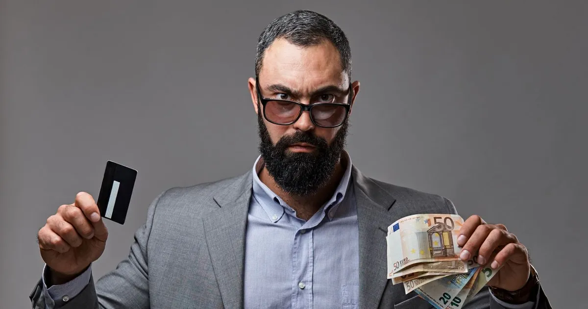 Fost director de bancă din București este cercetat pentru furtul a aproape 100.000 de euro