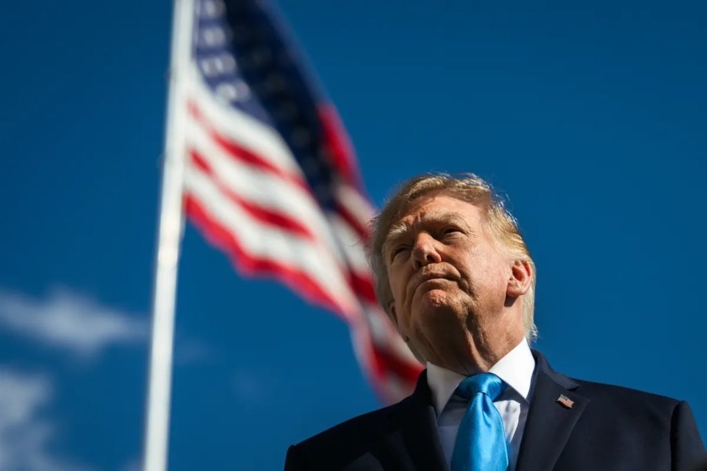 Donald Trump impune noul termen „Super Inteligență” și amenință cu sancțiuni pe cei care refuză schimbarea