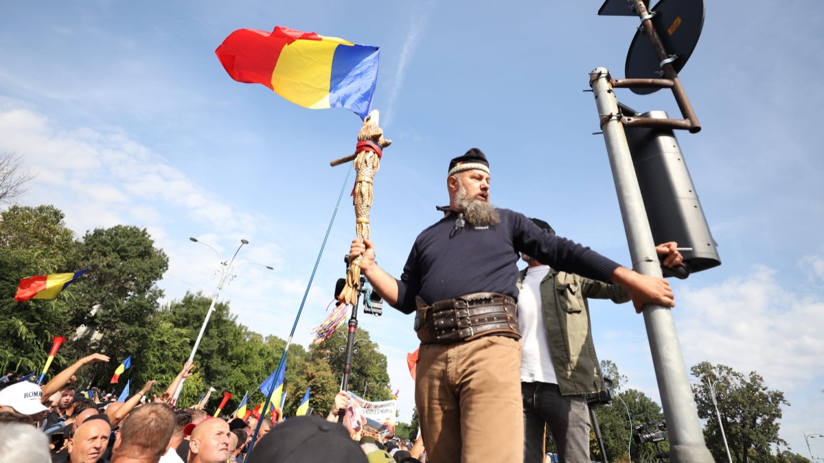 Violențe în Piața Victoriei după protestul fermierilor: 47 de persoane conduse la poliție și 10 jandarmi răniți