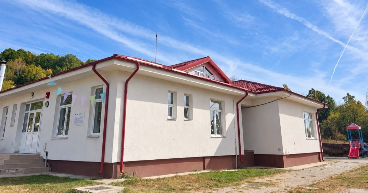 Comasarea claselor în Argeș: un învățător va pierde postul după plecarea unui elev