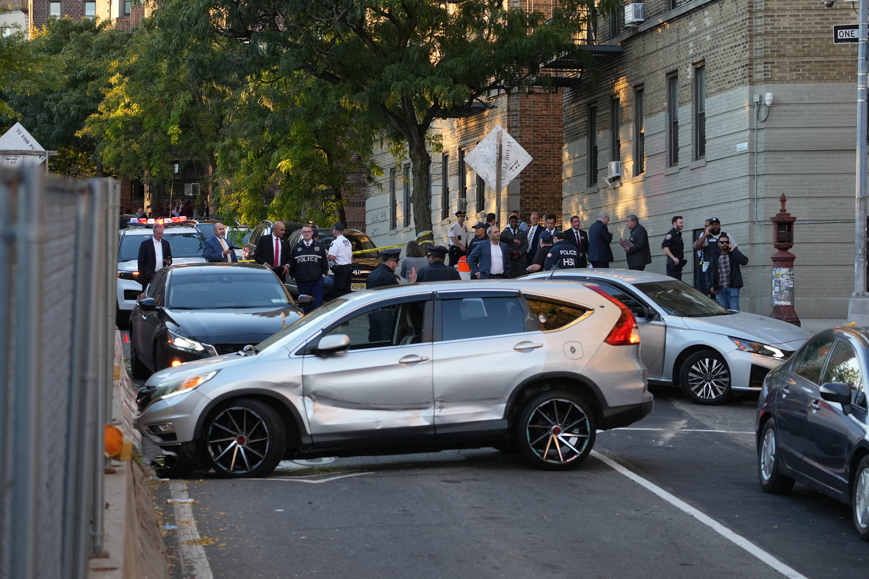 Incident violent în New York: Agenții ICE au împușcat un bărbat care avea un copil în mașină