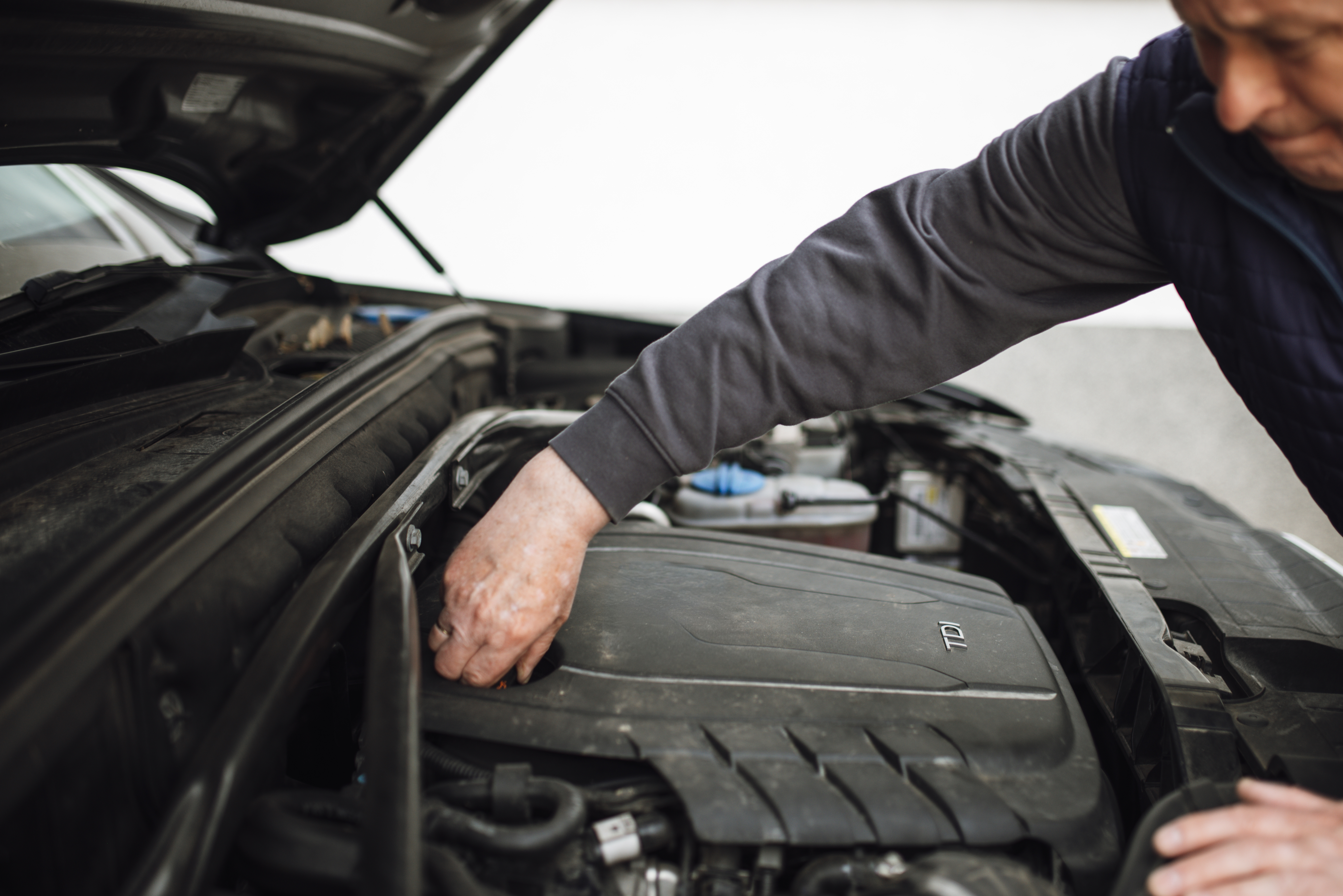 Mecanicii din Italia semnalează un val de mașini defecte din cauza carburantului contaminat cu apă