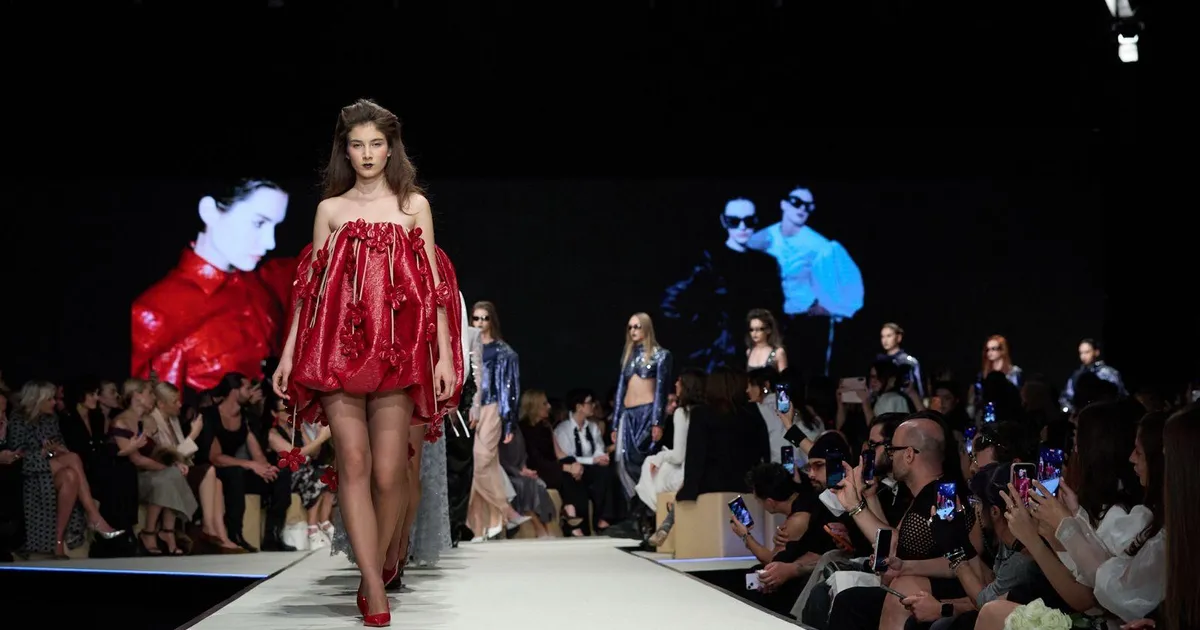 Romanian Fashion Week a încheiat ediția RCW X Bucharest 2026 cu prezentările marilor designeri români