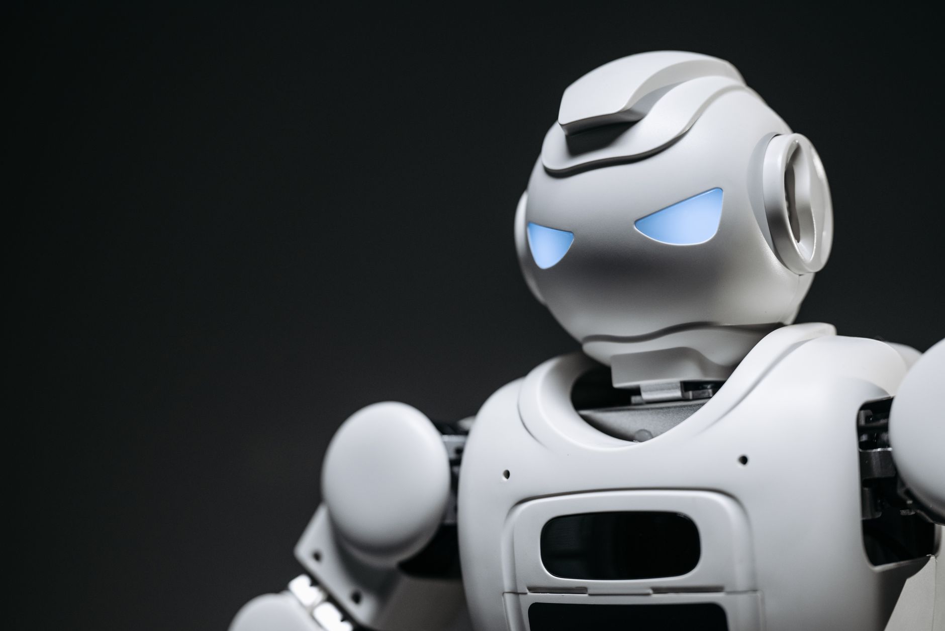 Donald Trump vrea să înlocuiască termenul de inteligență artificială cu „Super Inteligență”