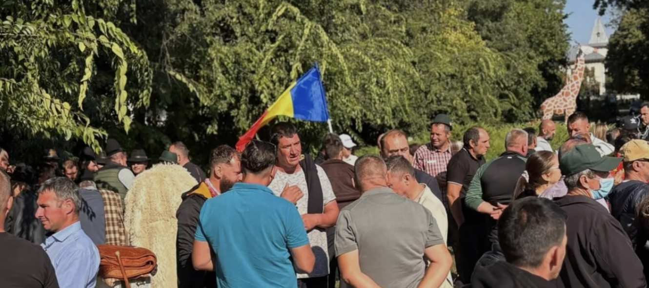 Ciobanii s-au întors în Piața Victoriei. Susțin că au fost chemați la Cotroceni pentru discuții