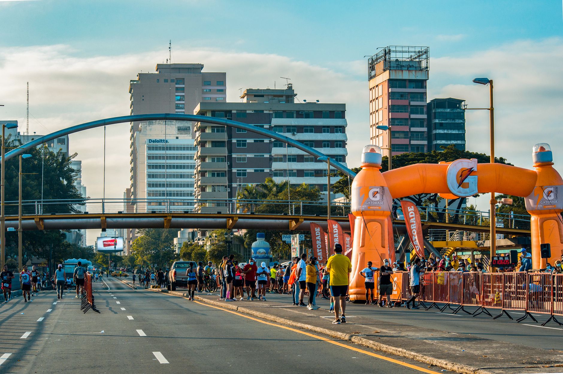 Restricții majore de circulație în București în acest weekend: zone afectate de maraton și parade
