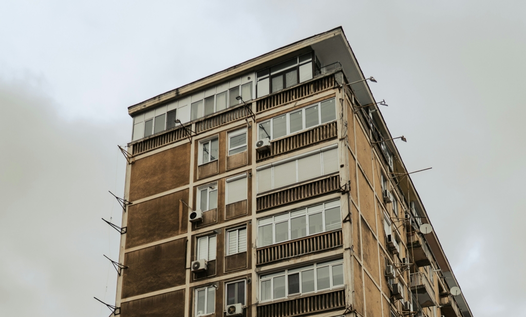 Schema ilegală de subînchiriere din București: un bărbat a păgubit 35 de proprietari de apartamente