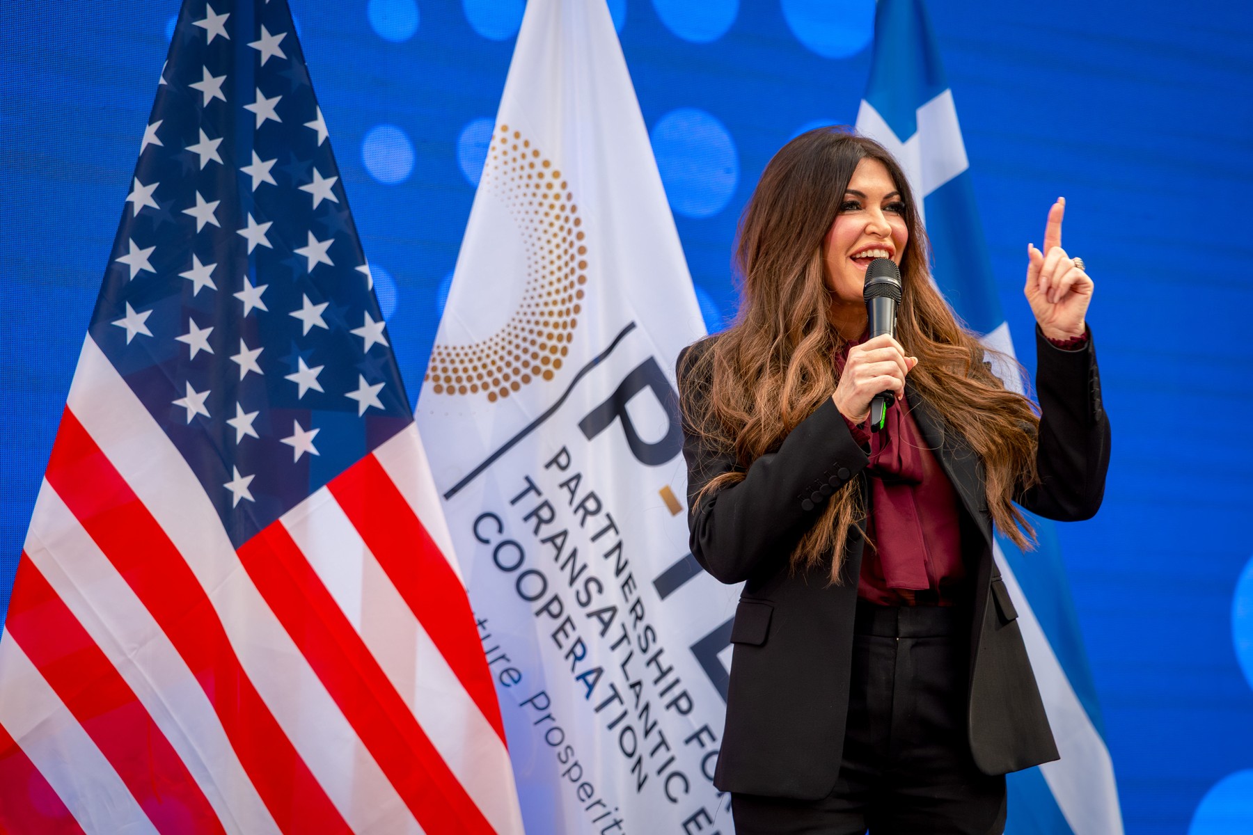 Democrații din Congres cer documente ambasadoarei SUA în Grecia, Kimberly Guilfoyle, în urma unor acuzații de corupție