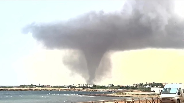 Două trombe marine au lovit Sicilia, provocând răniri și pagube materiale semnificative
