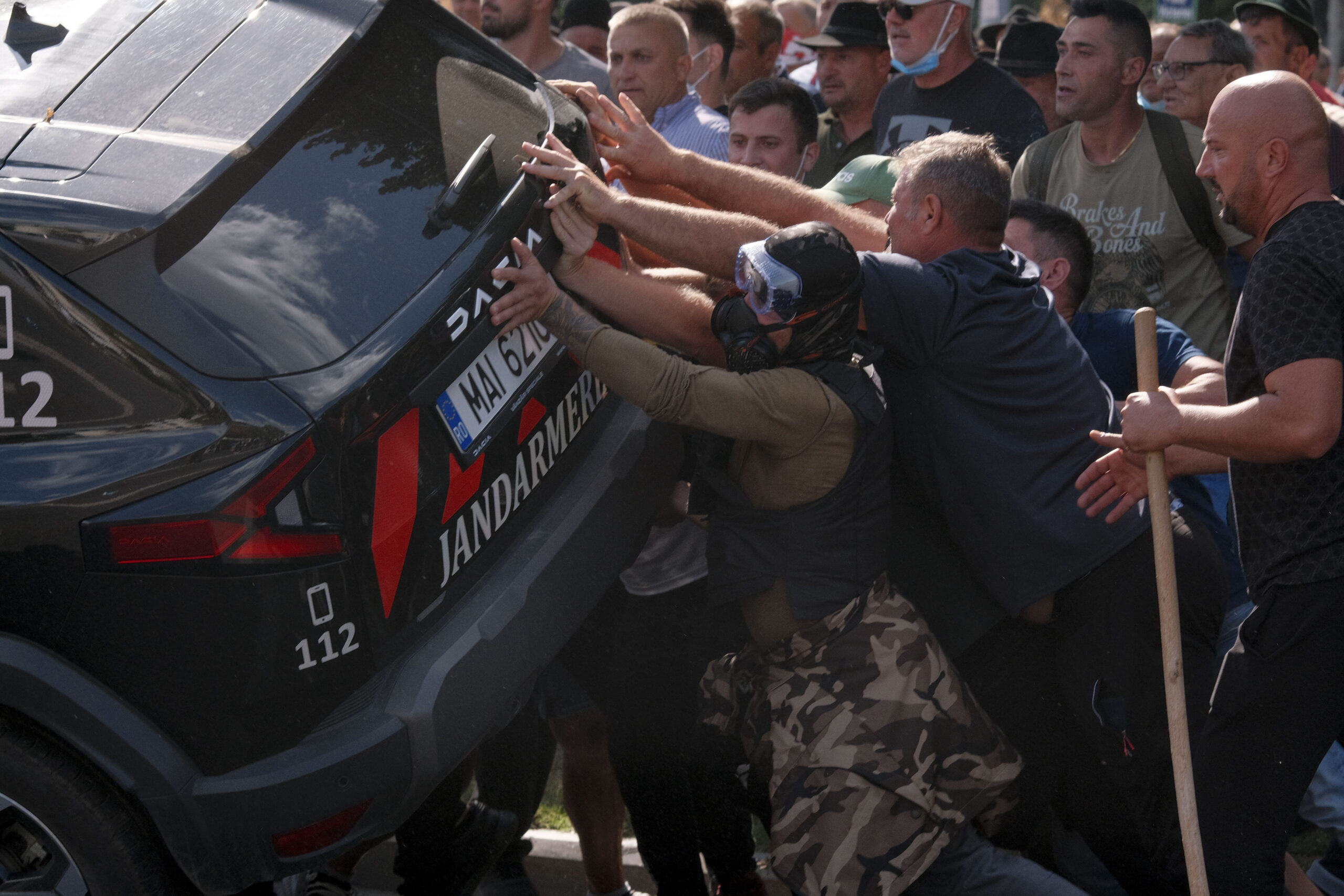 Trei dosare penale și amenzi de 46.000 de lei după protestul din Piața Victoriei