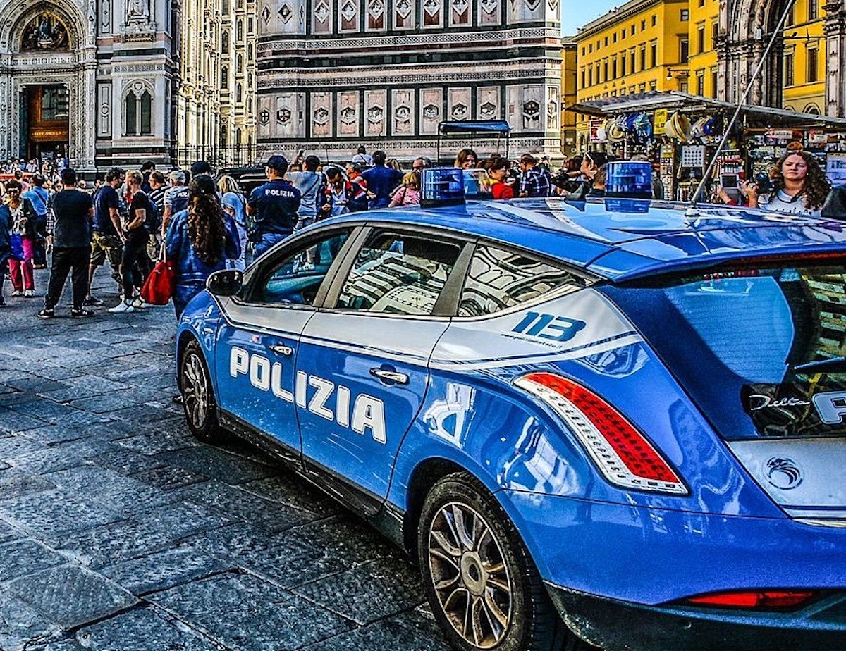 Sistem organizat de clonare a cardurilor de combustibil ale poliției italiene. Implicați cetățeni români