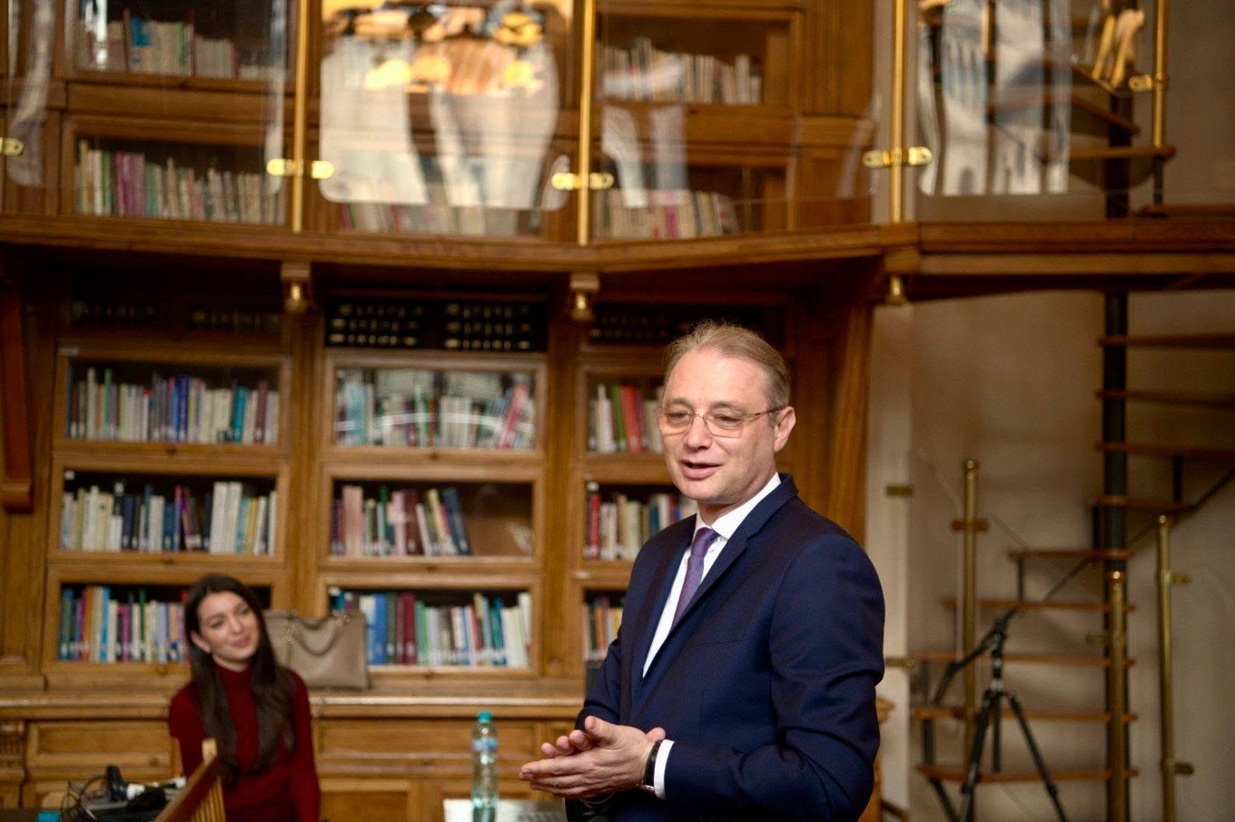 Luca Niculescu răspunde criticilor de pe rețelele sociale după recenziile de carte publicate