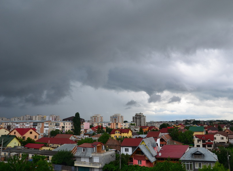 Prognoza meteo pentru următoarele patru săptămâni: Temperaturi normale și precipitații abundente în anumite zone