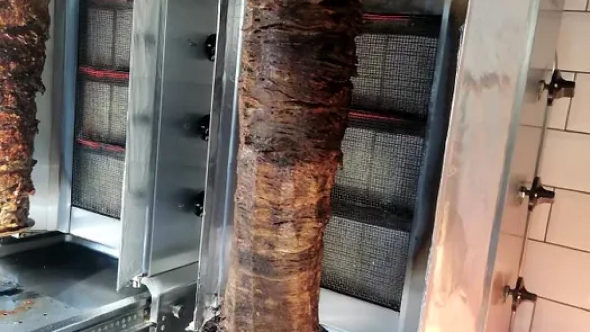 Razie masivă de Protecția Consumatorilor: carne cu mucegai și produse expirate găsite în țară