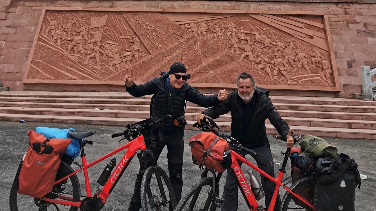 Scriitorul german Volker Häring a parcurs traseul Marșului cel Lung pe bicicletă