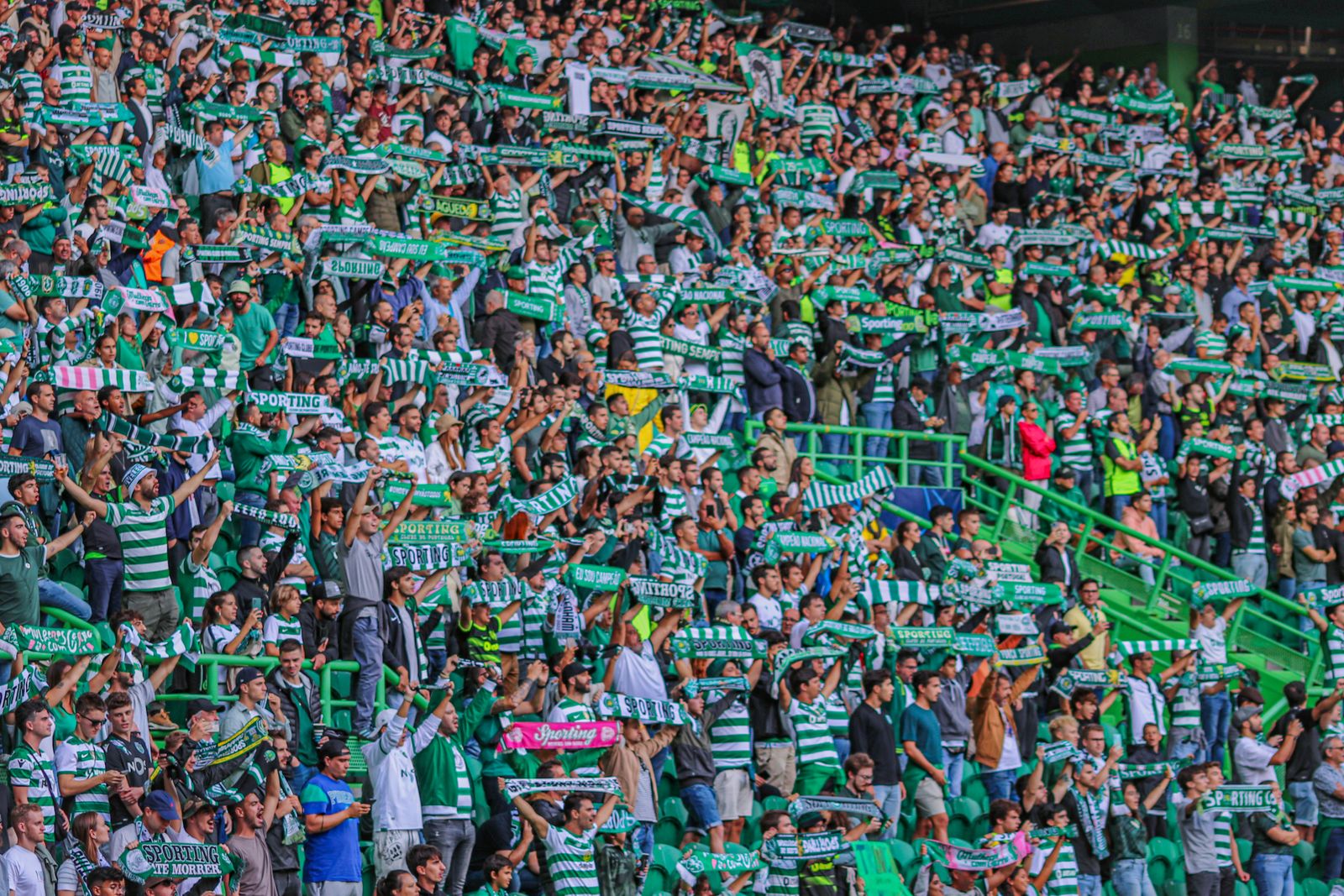 Prețurile la derby-urile europene: de la 30 de lei în România la 214 lei în Croația