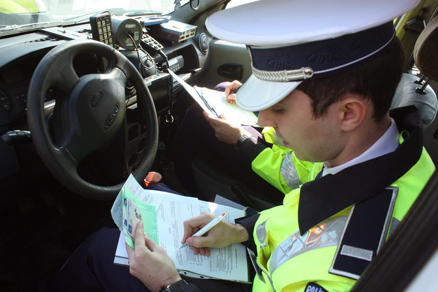 Atenție la poliție: Șoferii pot fi amendați cu mii de lei pentru cauciucuri, chiar dacă au actele în regulă