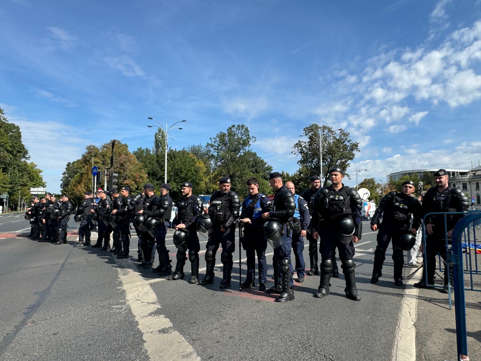 Starea de sănătate a jandarmului rănit în Piața Victoriei: este conștient și cooperant