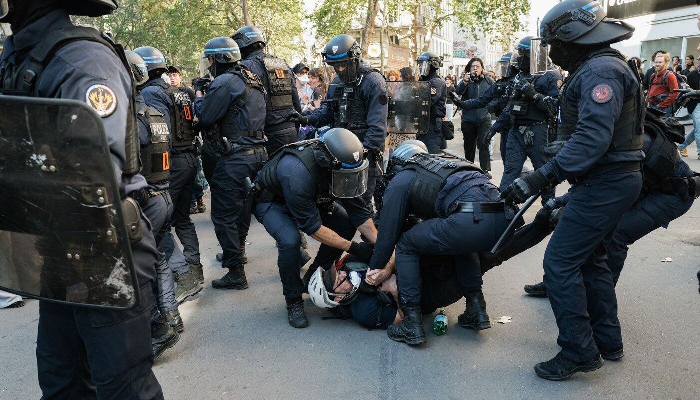 Tensiuni în Franța: protestele elevilor sunt instrumentate politic pe fondul alegerilor