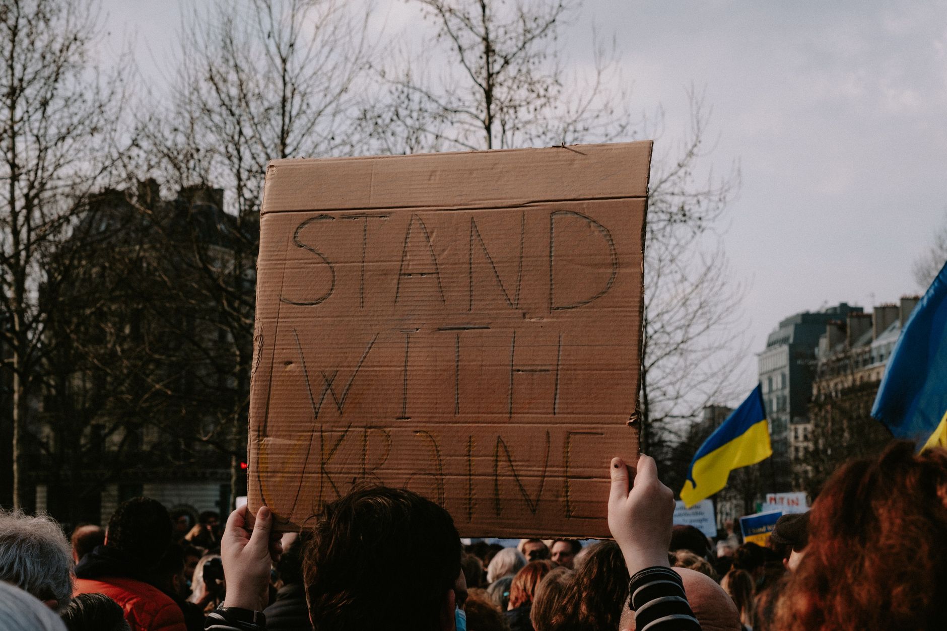 Protest organizat de gruparea Honor et Patria în centrul Bucureștiului împotriva mișcării Antifa