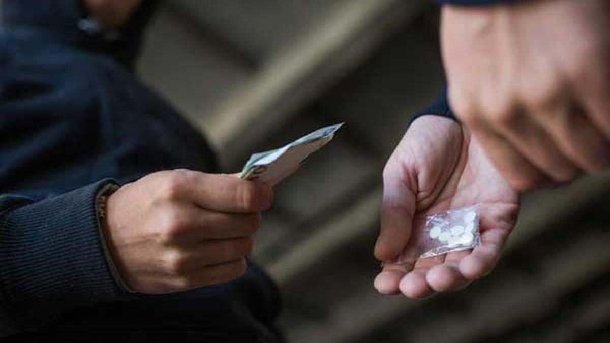 Droguri ascunse în parcuri din Sectorul 4 și plăți în criptomonede: trei persoane reținute de DIICOT