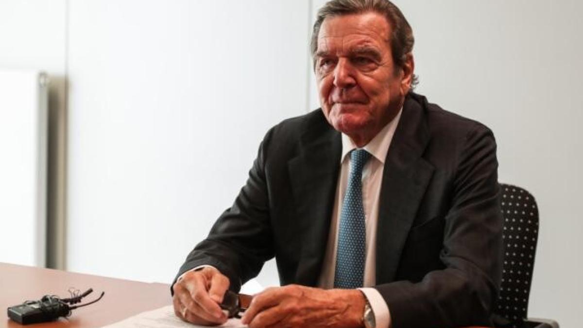 Tensiuni în SPD: Fostul cancelar Gerhard Schroder ar putea fi exclus din partid după vizita la Putin