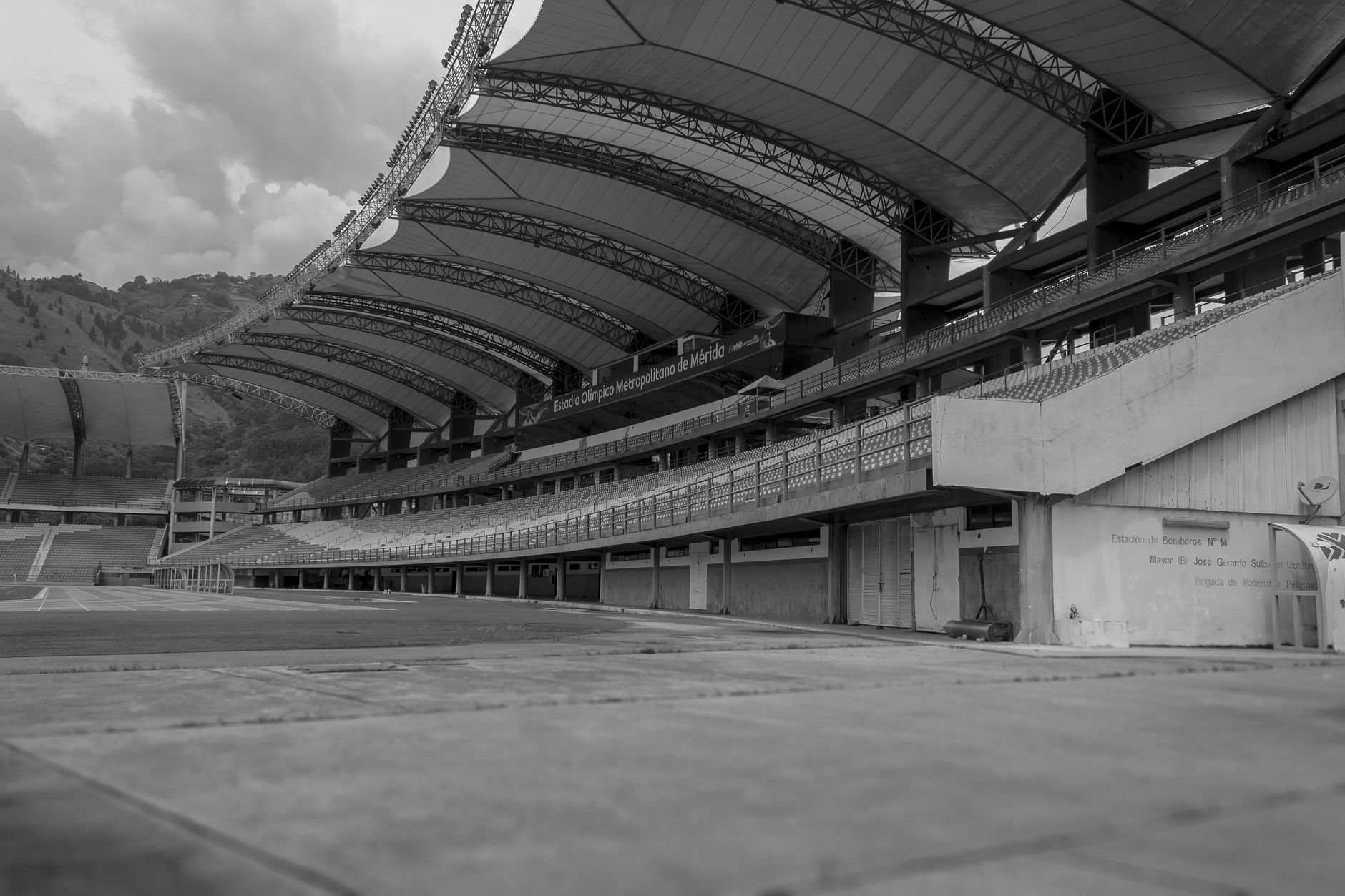 Protest violent pe stadionul lui PSG: Ultrașii au intrat în grevă după ce le-a fost confiscat un banner