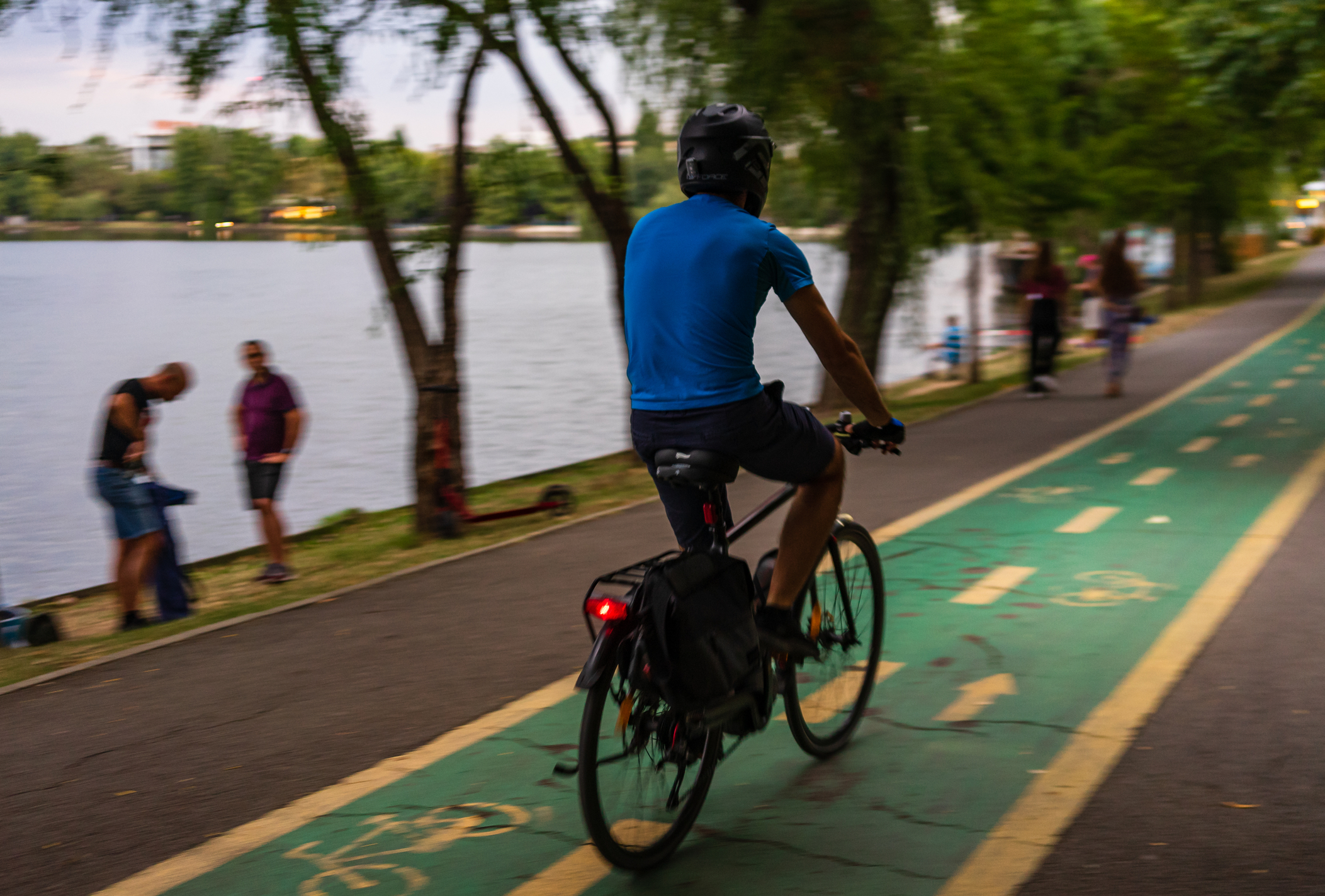 Reguli stricte pentru bicicliștii din parcurile Bucureștiului: amende de până la 2.000 de lei