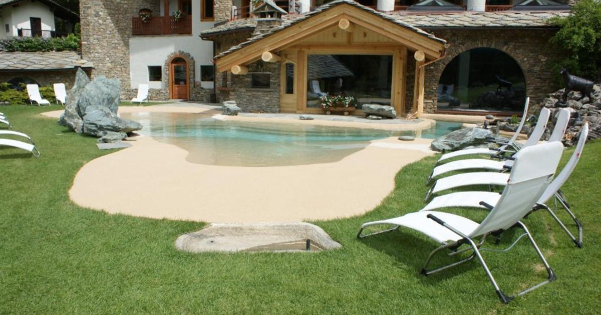 Un hotel din Italia oferă combustibil gratuit turiștilor pentru a atrage clienți la finalul sezonului