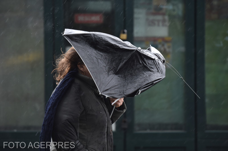 Avertisment meteorologic: precipitații abundente, ninsori la munte și scăderi de temperatură în toată țara