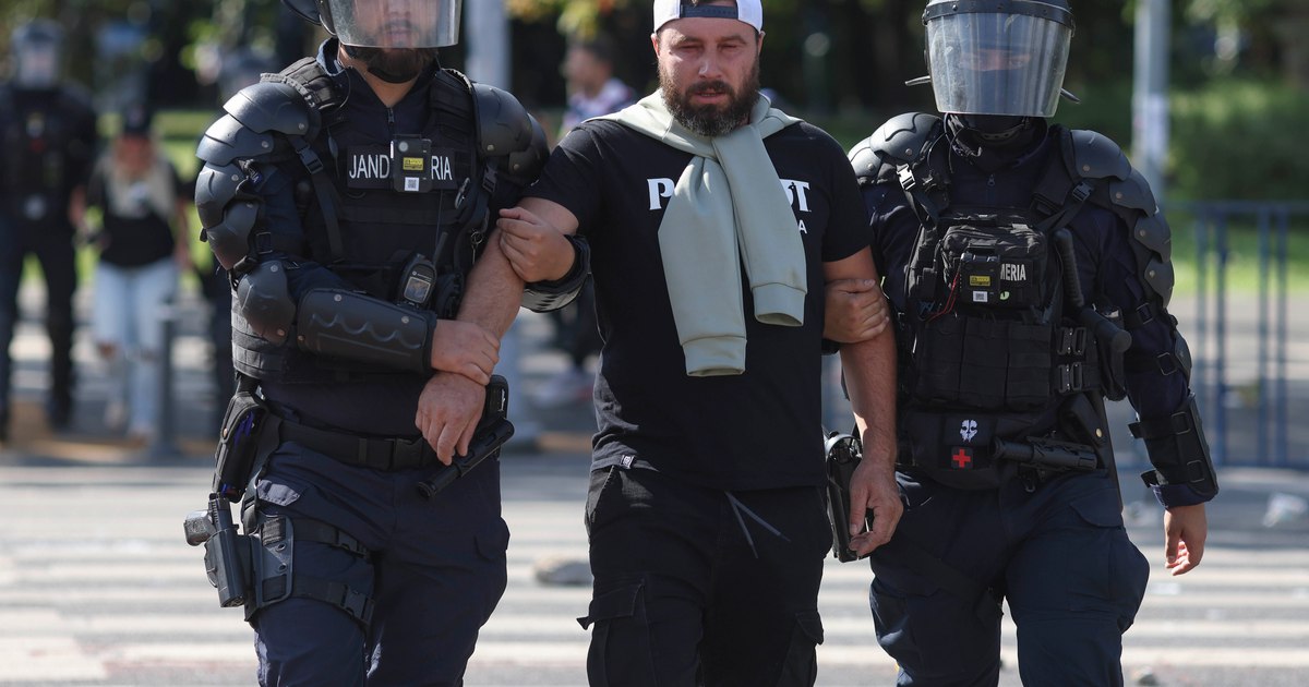 Bilanț după protestul fermierilor din Piața Victoriei: 6 persoane reținute și 10 jandarmi răniți