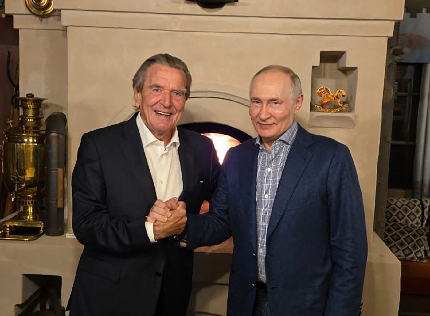 Politicieni din Germania cer excluderea lui Gerhard Schroeder din SPD după întâlnirea cu Vladimir Putin