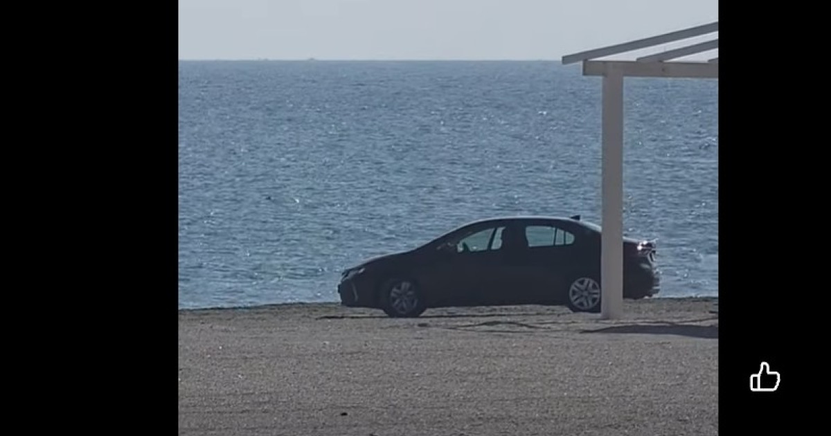 Autoturism înmatriculat în București a fost filmat pe plaja din Cap Aurora