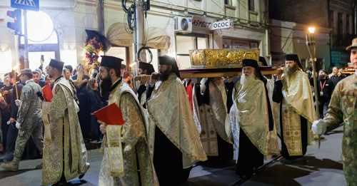 Peste 30.000 de oameni au participat la procesiunea religioasă din Iași cu moaștele Sfintei Parascheva