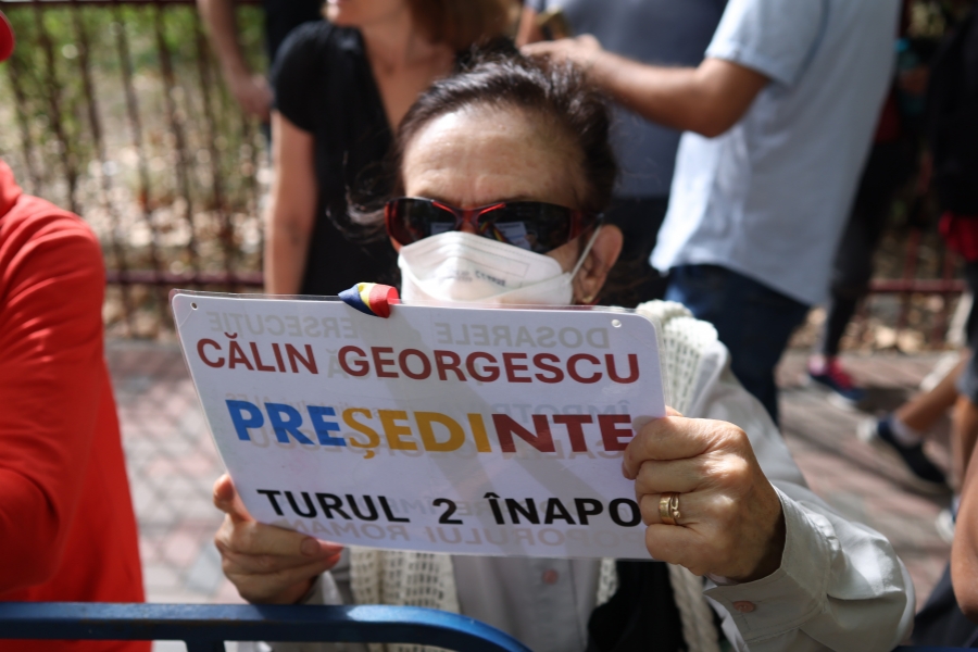 Explicația sociologică a succesului mișcărilor populiste și a dorinței de regim autoritar