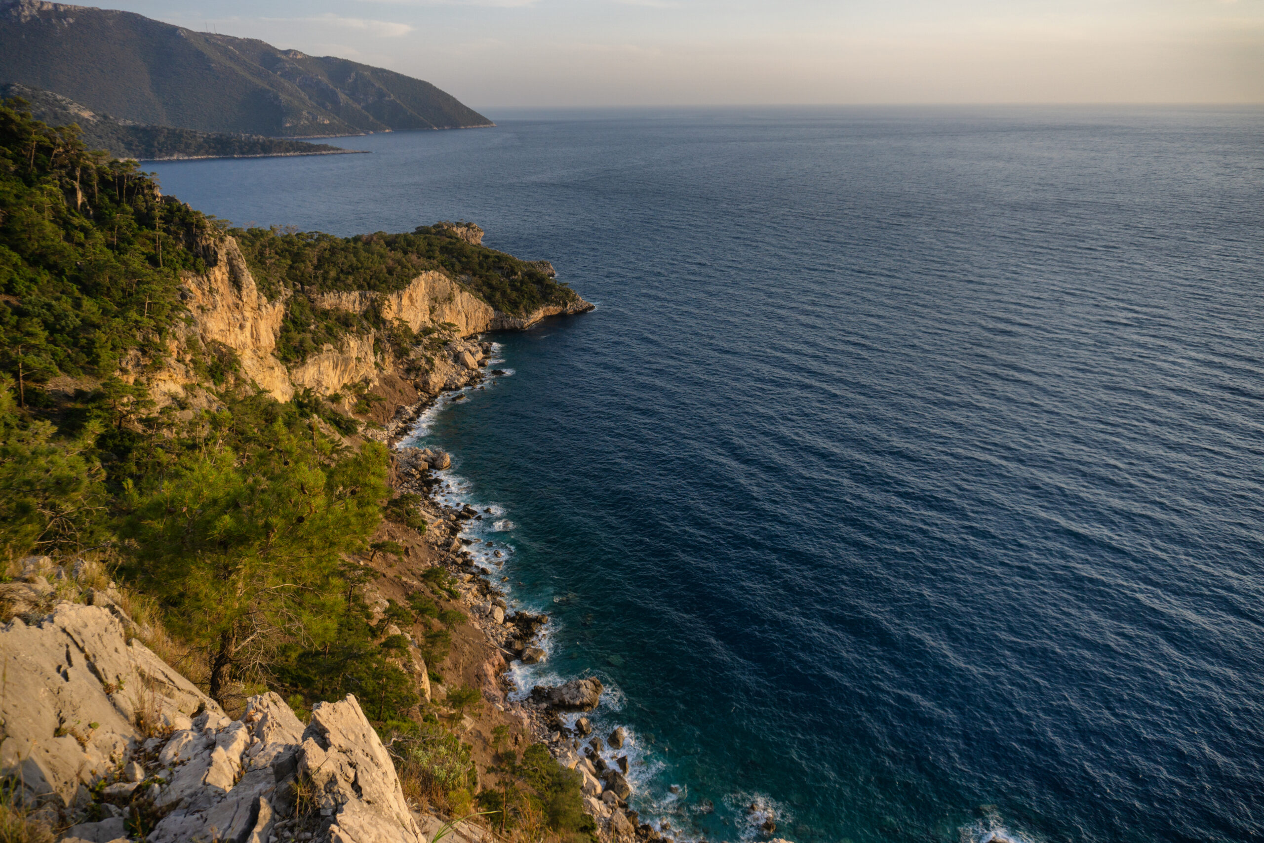Marea Mediterană se încălzește și devine tot mai sărată la adâncimi de mii de metri