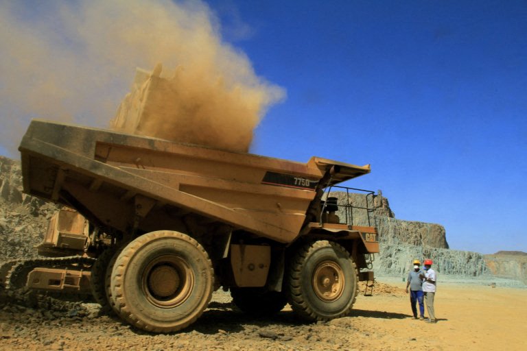 Atac aerian asupra unei mine de aur din Sudan: cel puțin 72 de mineri artizanali uciși