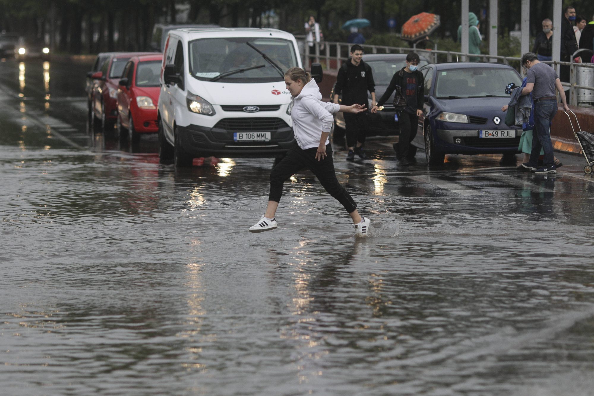 Avertisment meteo pentru București și mai multe județe: ploi abundente și temperaturi în scădere