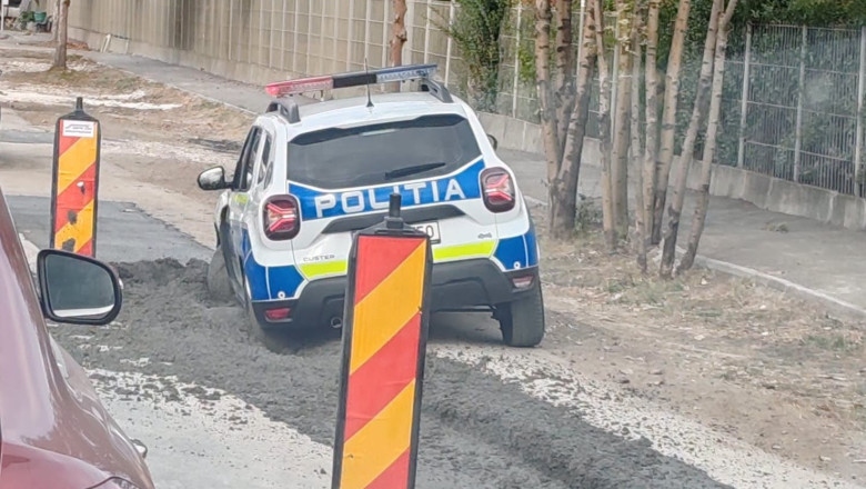 Un autospecială de poliție din Brașov a rămas blocată în betonul proaspăt turnat pe o stradă
