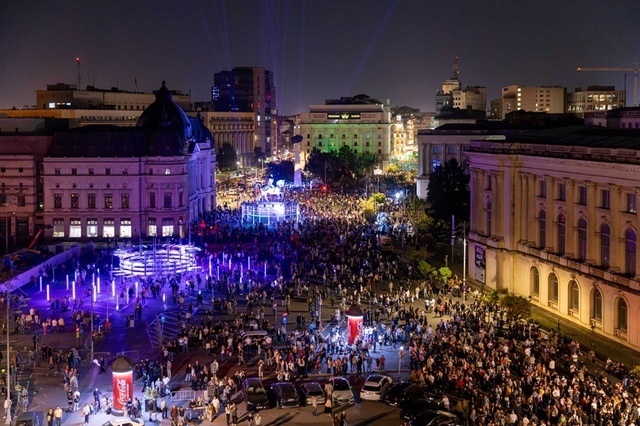 Record de participare la Spotlight: peste 320.000 de oameni pe Calea Victoriei
