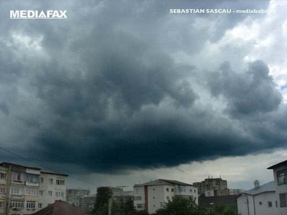 Cod galben de ploi în București și scădere a temperaturilor, anunță ANM