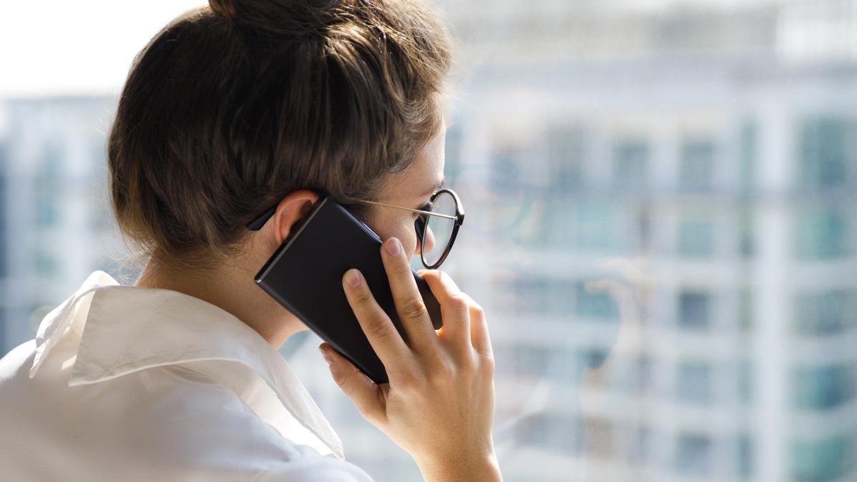 Originea salutului folosit la telefon: Irina Margareta Nistor explică legătura dintre Alexander Graham Bell și termenul „alo”